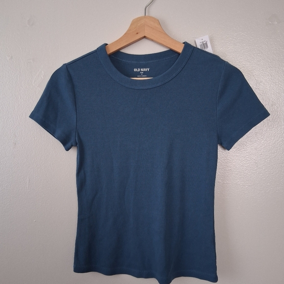 Old Navy Set Of 4 Tops - Picture 3 of 5